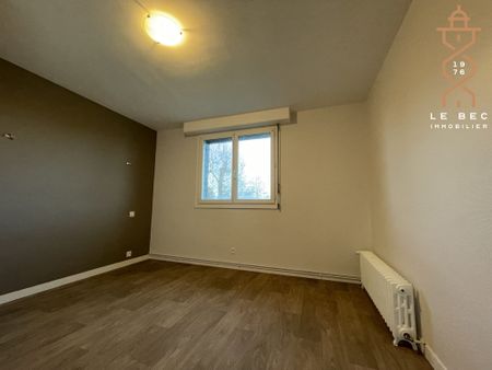 A louer maison rénovée 4 chambres THEIX NOYALO - Photo 2