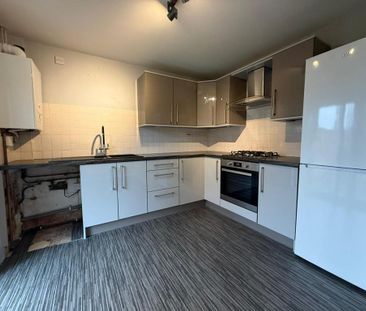 2 bedroom semi-detached house to rent - Photo 5