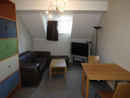 Bedroom Top Floor Flat In Winton, BH9 - Photo 5