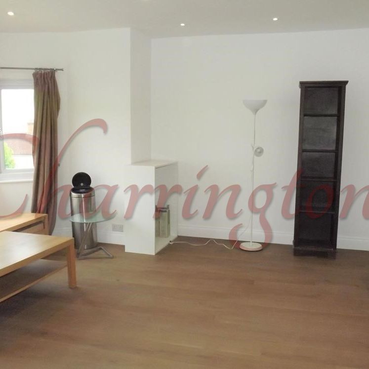 Large Two Bed Flat with Roof Terrace To Let Sevington Road NW4 - Photo 1