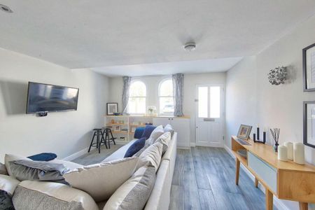 2 bedroom terraced house to rent - Photo 2
