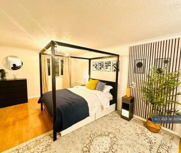 1 bedroom in a house share to rent - Photo 2