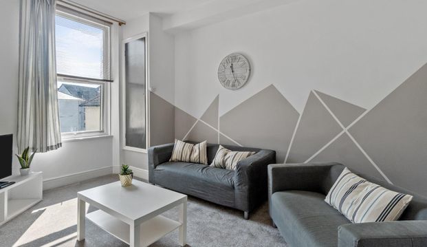 Queen Anne Terrace, Plymouth - Photo 1