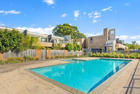 Bright & Spacious Two-Bedroom home in the Popular Sunora Complex - Photo 4