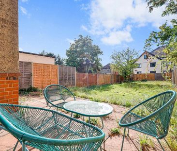 4 bedroom semi-detached house to rent - Photo 3