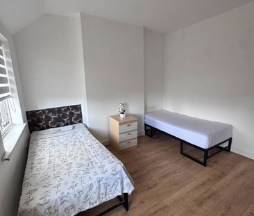 Room in a Shared House, Compton Crescent, N17 - Photo 1