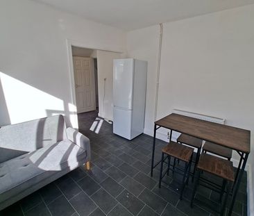 Room in a Shared House, Sturminster Road, BS14 - Photo 4