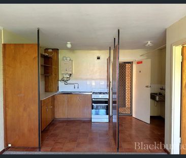 GREAT LOCATION, SECURE COMPLEX - Photo 3