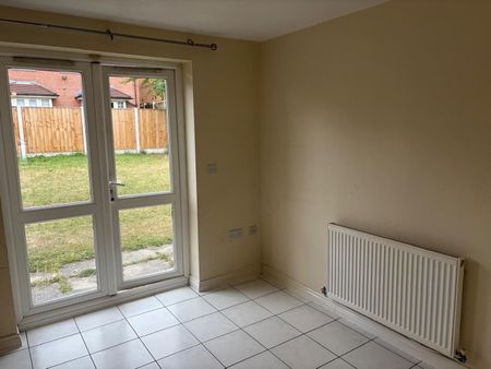 4 bedroom Detached house to let - Photo 5