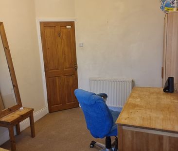 Room in a Shared House, Cemetery Road, LS11 - Photo 6