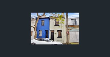 Character-filled Three Level Terrace with Private Courtyard - Photo 5