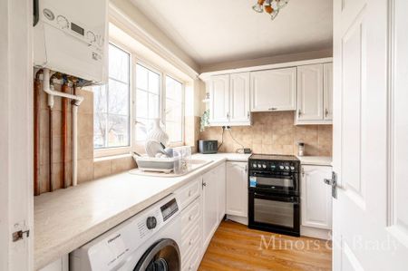 3 bedroom end of terrace house to rent - Photo 3