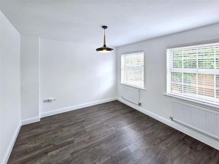 4 bedroom detached house to rent - Photo 4