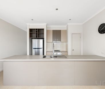 2/9 MONTANA DRIVE WERRIBEE - Photo 1