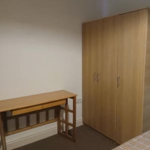Room in a Shared Flat, Reservoir Close, CR7 - Photo 3