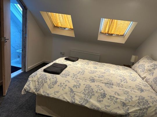 6 bedroom end of terrace house to rent - Photo 1