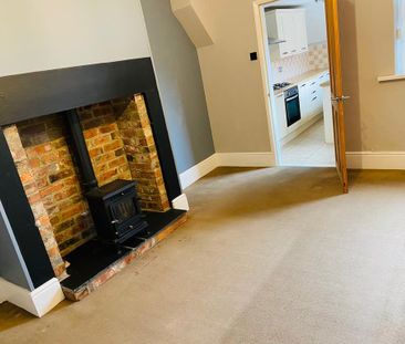 2 bedroom ground floor flat to rent - Photo 2