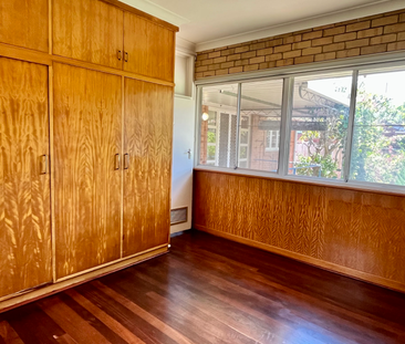 Spacious 3-Bedroom Home - Freshly Painted & Newly Polished Wooden F... - Photo 5