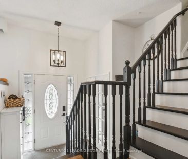 Detached Home For Lease | W9239445 - Photo 2