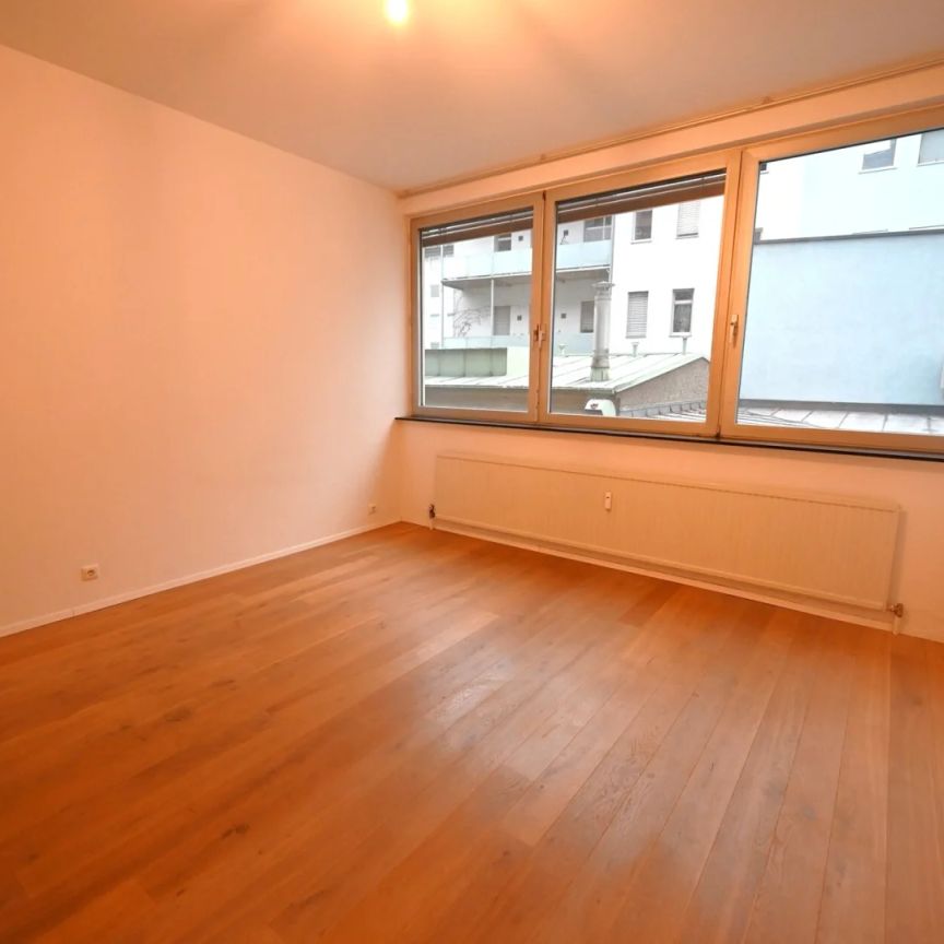 Direkt im Zentrum - 2 Zimmer Wohnung mit großem begehbaren Schrank für Singles oder Pärchen - Photo 1