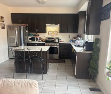 For Lease - 2300 Grainger Loop, Innisfil, Ontario - Photo 2