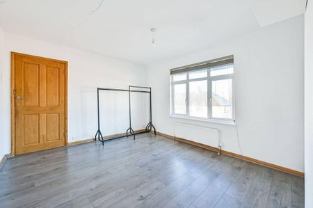 3 bedroom end of terrace house to rent - Photo 3