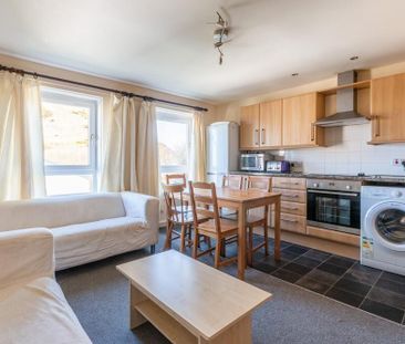 3 bedroom flat to rent - Photo 1