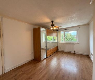 4 bedroom semi-detached house to rent - Photo 5