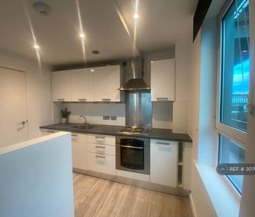2 bedroom penthouse to rent - Photo 4