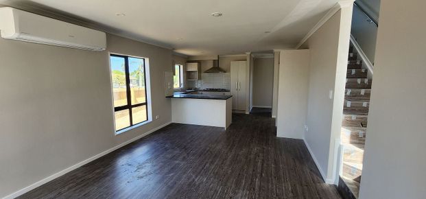 Brand new 5 bedroom townhouse - Photo 1