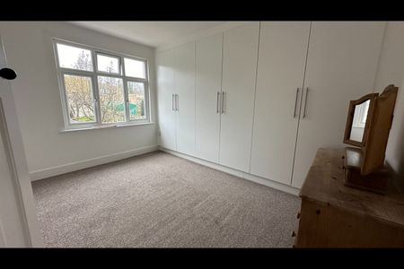 3 Bed Terraced House, Ecclesbourne Gardens, N13 - Photo 3