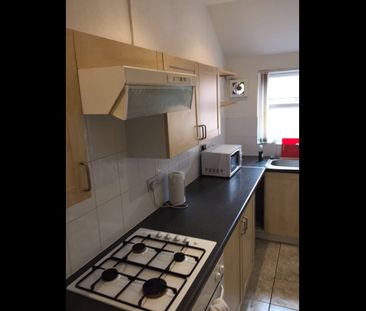 Room in a Shared Flat, Richmond Grove, M13 - Photo 4