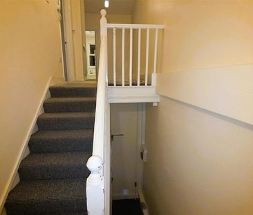 3 bedroom flat to rent - Photo 6