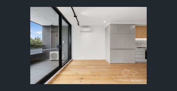 Award Winning, Spacious Corner Apartment - Photo 1