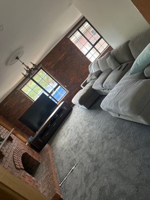 Cranbourne East - Photo 1