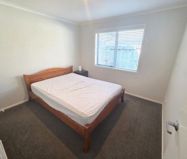 Dunkeld Drive - Let the sun shine in! - Photo 3
