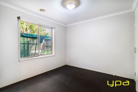 Spacious Family Living in Cranbourne West - Photo 3