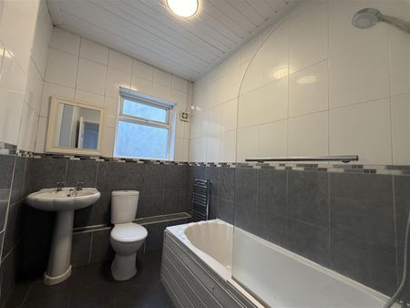 Mount Grove, Birkenhead - Photo 5