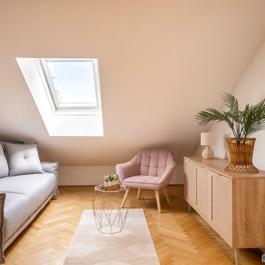 Wunderschöne Dachgeschoßwohnung! 4 Schlafzimmer plus extra Wohnoase inkl.Küche sowie inkl. Heizkosten & Warmwasser - Photo 1