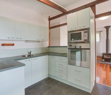 “Like to entertain with city views? Need dual living? Garden mainte... - Photo 6