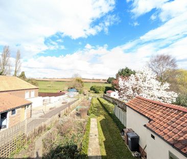 Terraced House to rent on - Photo 1