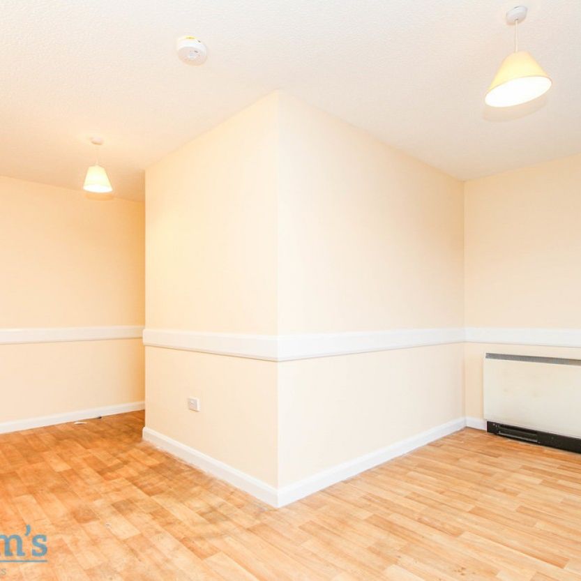 References Pending - 1 bed Apartment - Photo 1