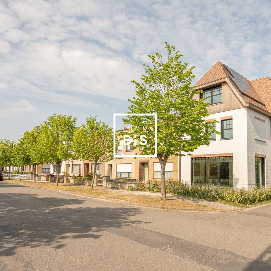 Prachtig afgewerkte hoekwoning, zeer rustig gelegen nabij het centrum - Photo 1