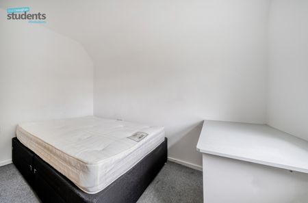 4 bedroom semi-detached house to rent - Photo 4