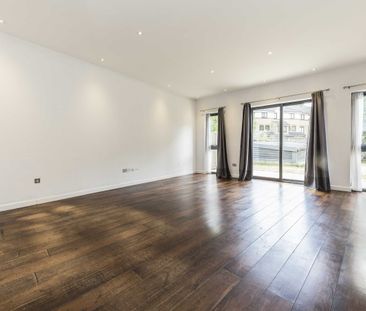 Gunnersbury Mews, Chiswick, W4, London - Photo 1