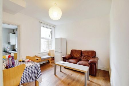 3 bedroom terraced house to rent - Photo 3