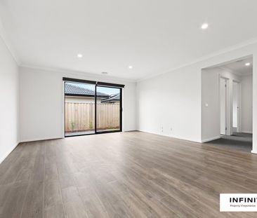 4 BEDROOM FAMILY HOME WITH PERFECT LOCATION - Photo 1