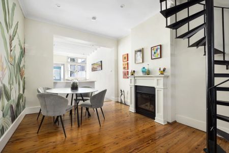 Victorian Elegance With A Touch Of Mediterranean Magic - Photo 2