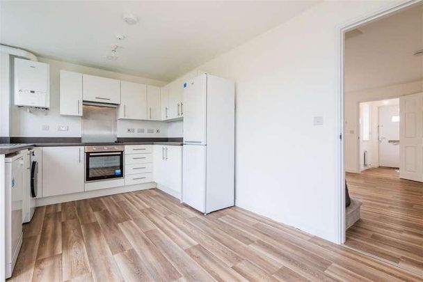 Carrwood Park, Bradford - Photo 1