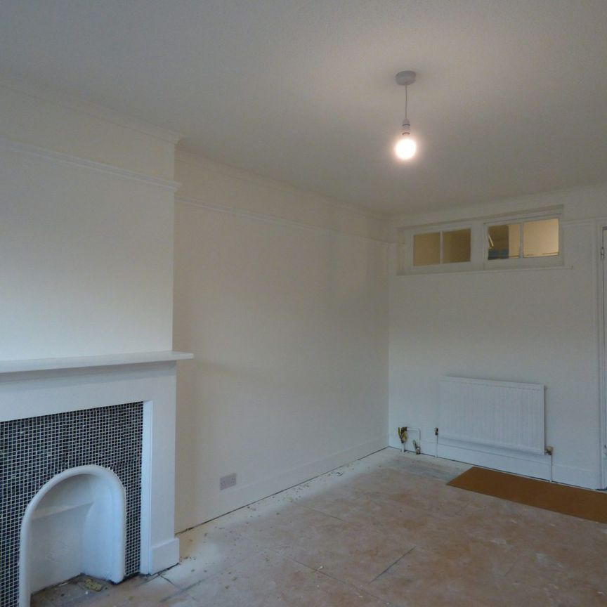 Flat to rent on - Photo 1